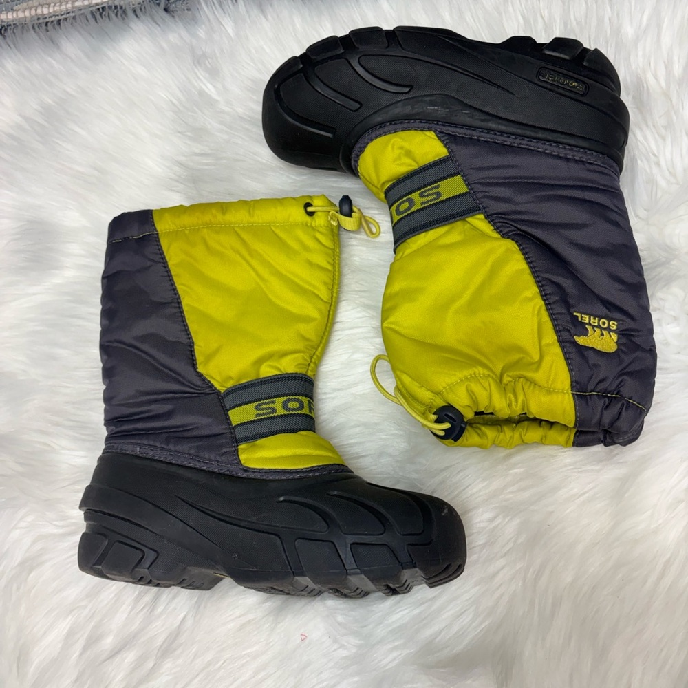 * | Sorel | snow boots. Size 3.